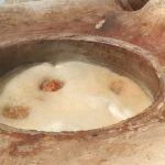 احیای سنت کهن «کُرُش» در شهرستان استهبان؛ تولید ۱۶۰ تن شیره انگور از تاکستان‌های دیم