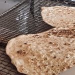 توزیع نان صلواتی در اقلید به نیت سلامتی رزمندگان اسلام
